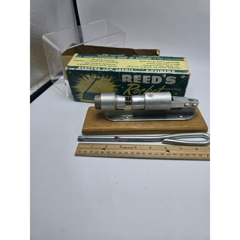 VINTAGE Reed's Rocket Nut Cracker In Box - MODEL R-300 - Picture 3 of 4